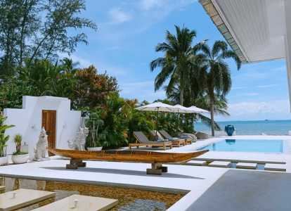 Beachfront 4-bed villa Lipa Noi